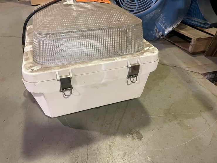 #7008-•-outdoor-flood-light-image-7