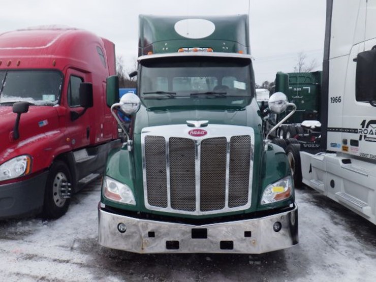 2017-peterbilt-579-image-2