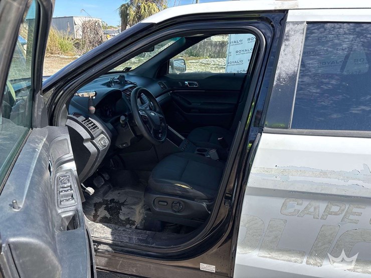 2016-ford-explorer-image-11