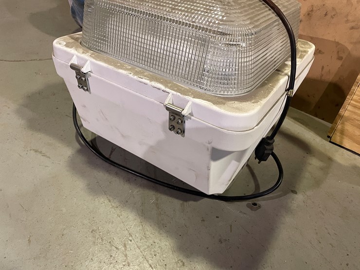 #7008-•-outdoor-flood-light-image-6