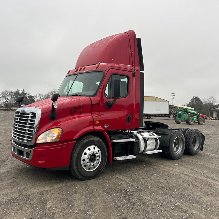 2013 FREIGHTLINER CASCADIA 113