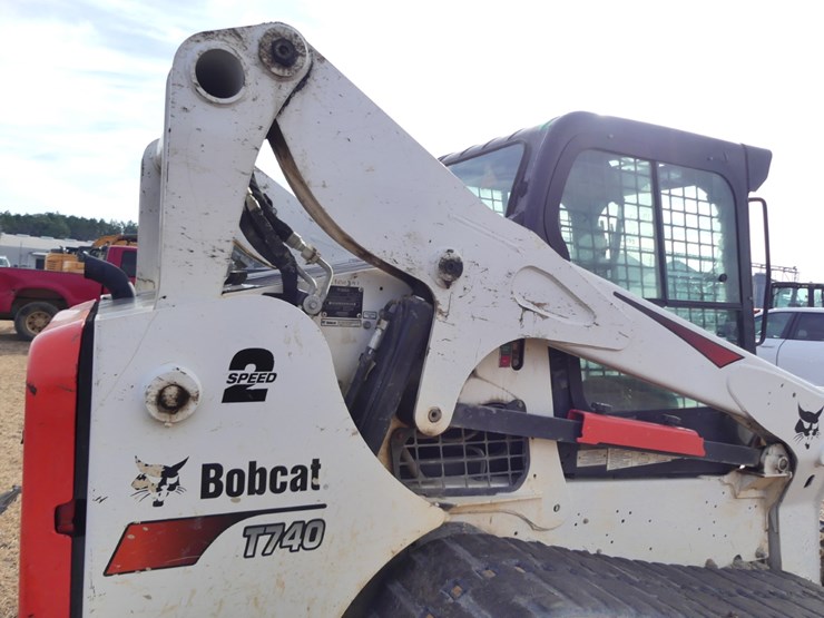 2022-bobcat-t740-image-7