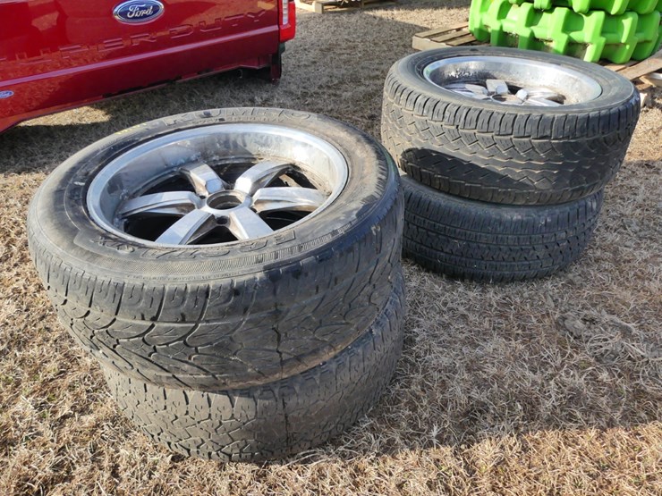 four-275/55-r20-wheels-image-2