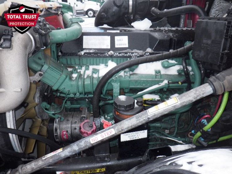 2022-volvo-vnl-300-image-19