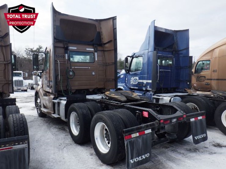 2023-volvo-vnl-300-image-13