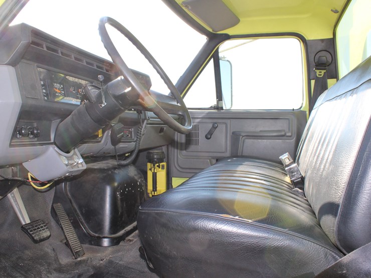 1995-ford-ft900-image-8