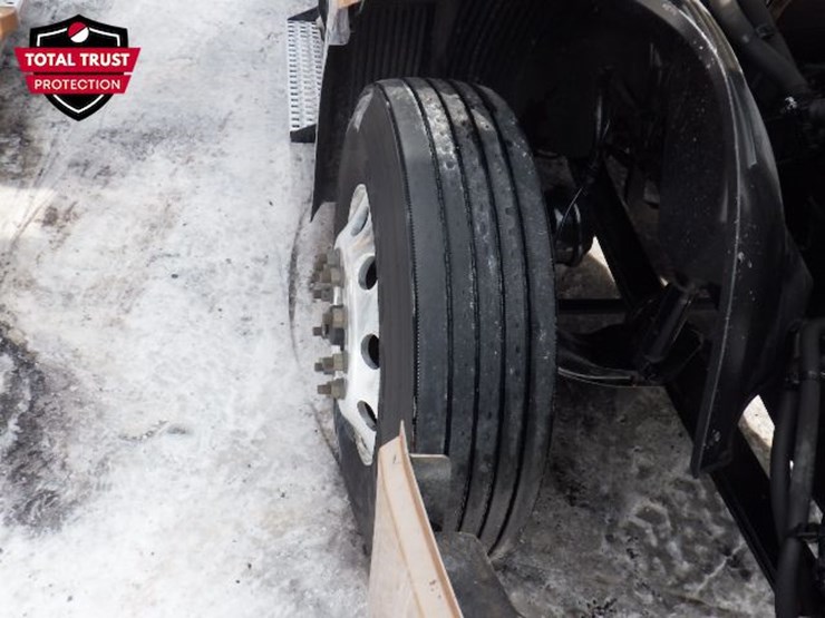 2022-volvo-vnl-300-image-23