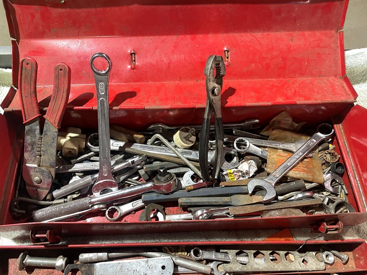 #7021-•-metal-toolbox-with-tools-image-9