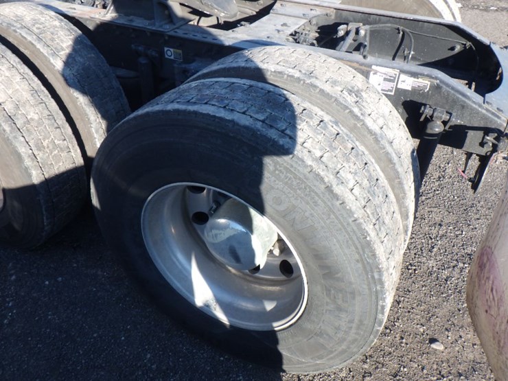 2018-peterbilt-579-image-11