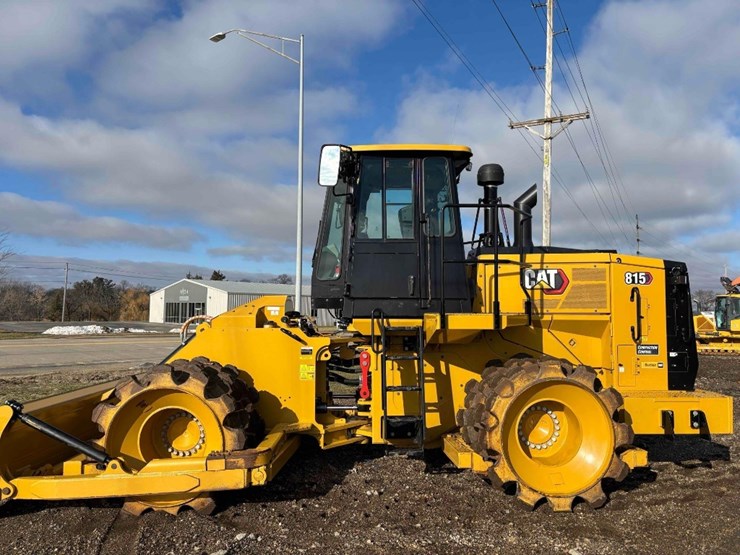 2023-caterpillar-815-image-4