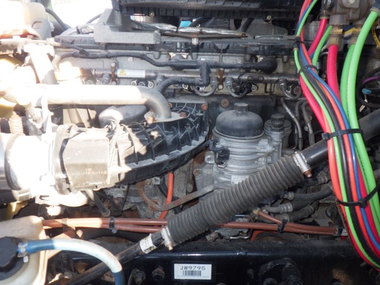 2018-freightliner-cascadia-126-image-17