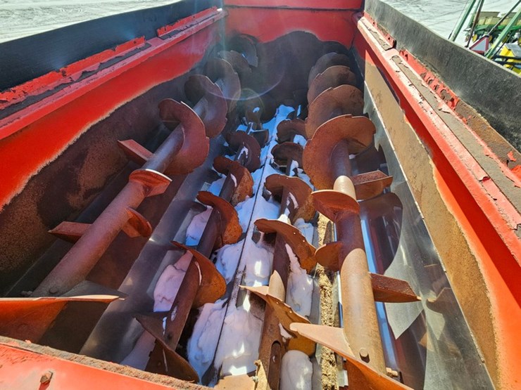 #311-•-2012-knight-4142-mixer-feed-wagon-image-23