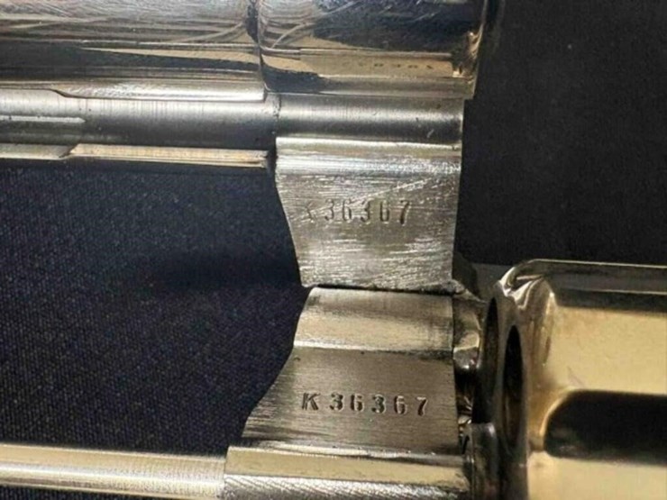 colt---python--357-mag.-revolver-image-11