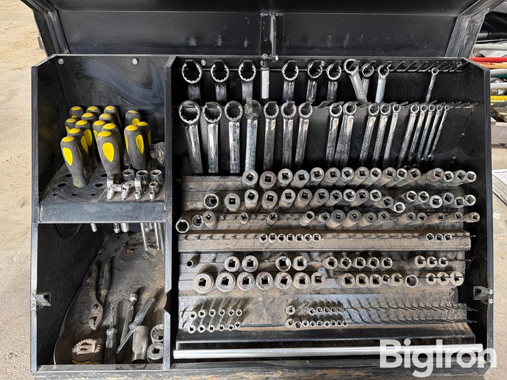 john-deere-toolbox-with-tools-image-5