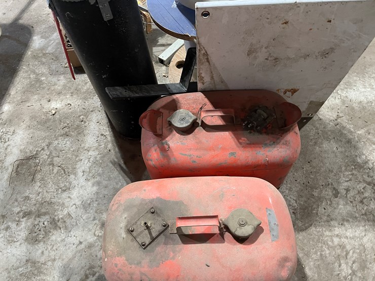 #7212-•-(2)-boat-gas-cans-image-2