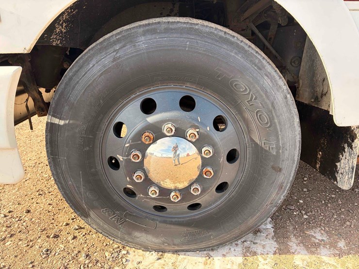 1994-volvo-truck-tractor-image-37