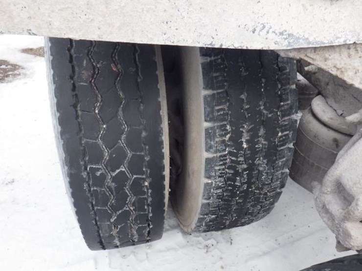 2014-peterbilt-386-image-15