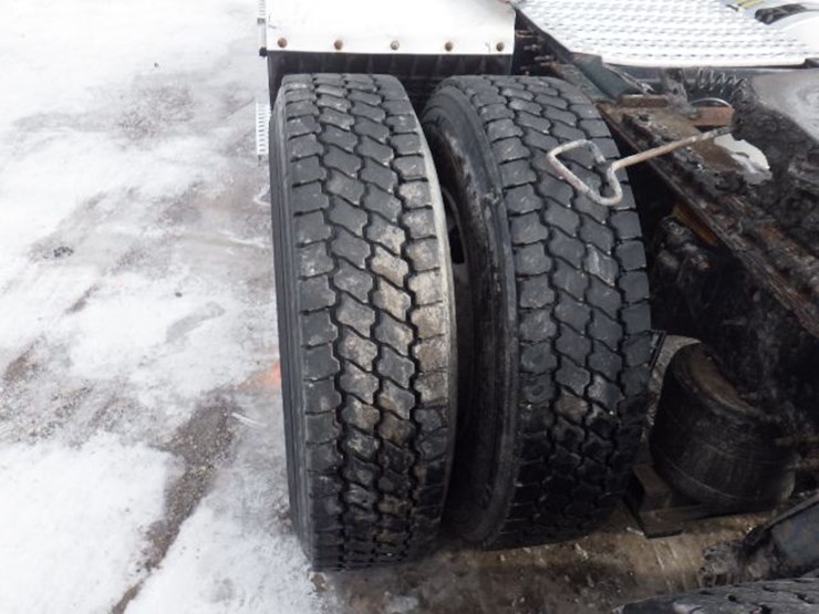 2016-volvo-vnl-300-image-13