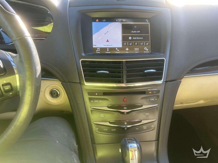 2016-lincoln-mkt-image-18