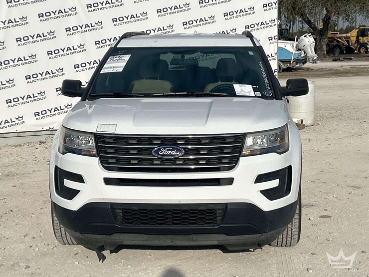 2017-ford-explorer-image-22