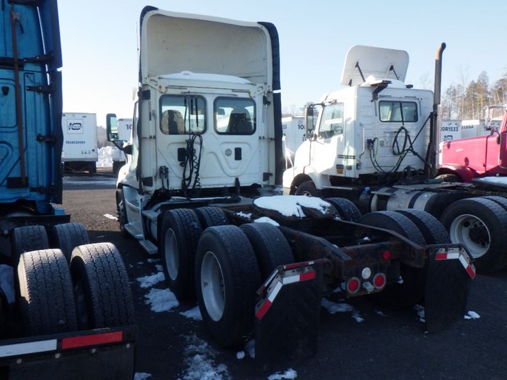 2014-freightliner-cascadia-125-evolution-image-9