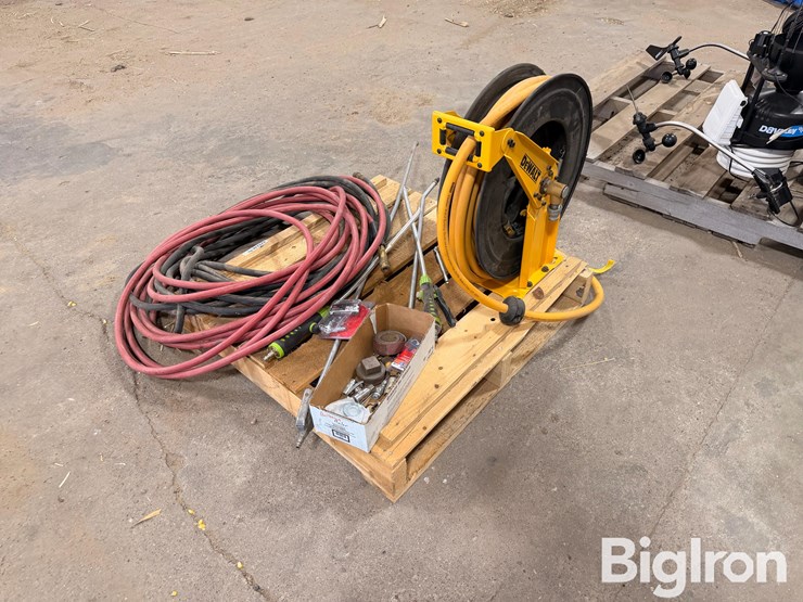 dewalt-air-hose-reel-w/accessories-image-4
