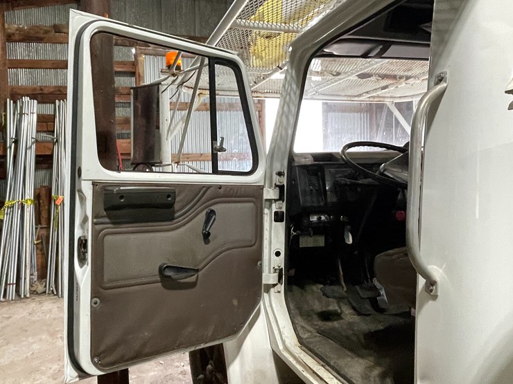 1998-international-4700-image-11