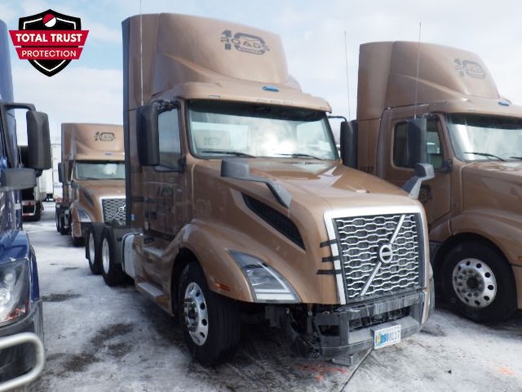 2023-volvo-vnl-300-image-3