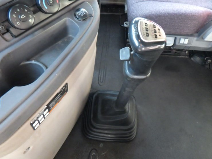 2017-freightliner-cascadia-125-image-19