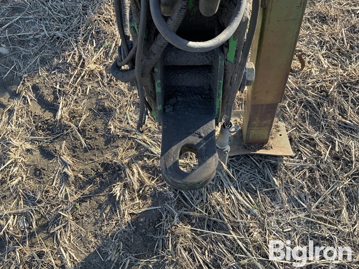 great-2n-3010-30'-2-section-folding-pull-type-no-till-drill-image-9