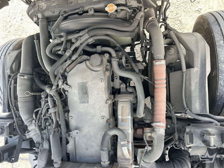 2017-isuzu-nrr-image-10