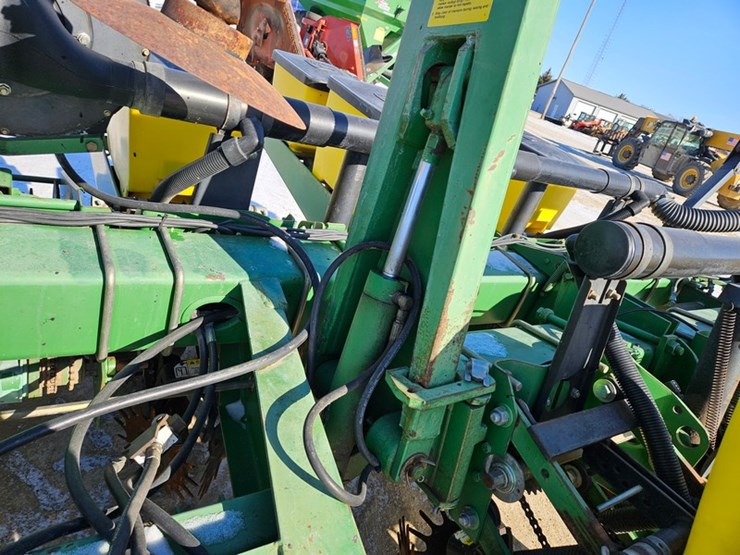 john-deere-7200-image-37