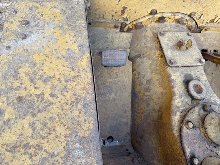 caterpillar-ten-gas-crawler-image-25