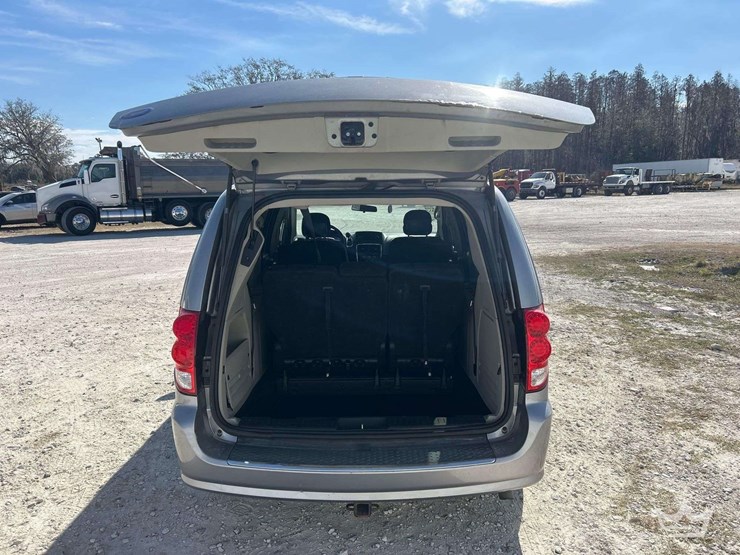 2014-dodge-grand-caravan-image-20