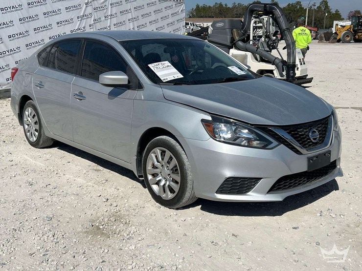 2017-nissan-sentra-sedan-image-2