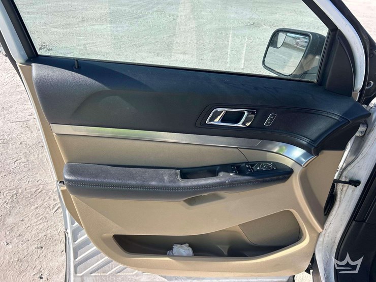 2016-ford-explorer-image-14