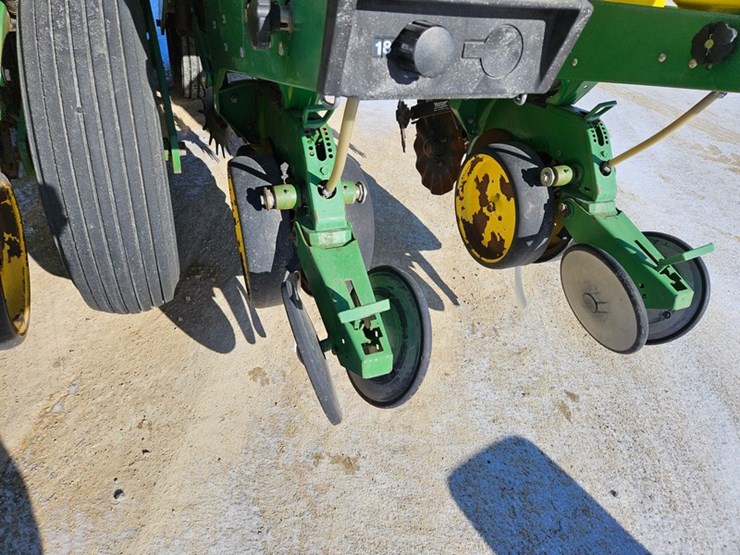 john-deere-7200-image-35