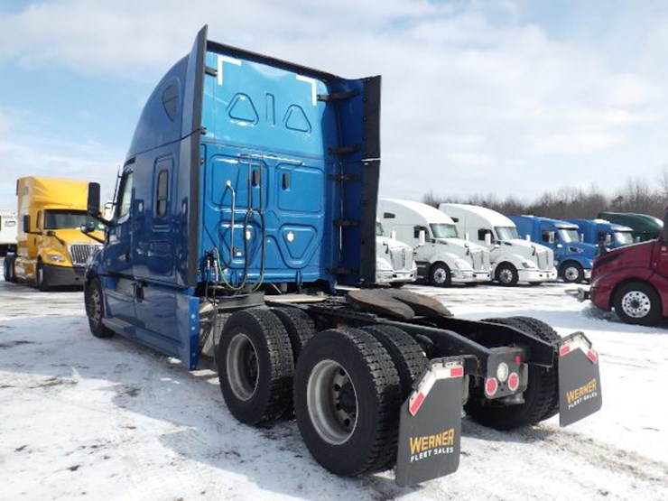 2022-freightliner-cascadia-126-image-14