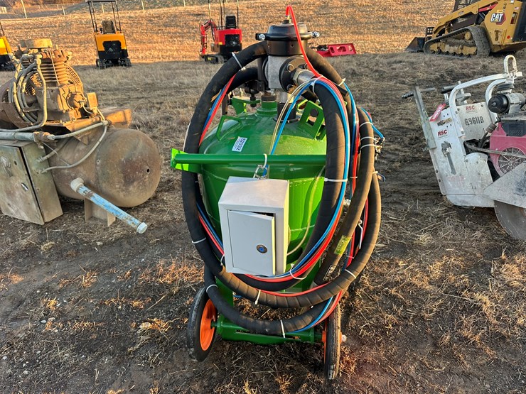 #2599-•-dustless-sandblaster-image-4