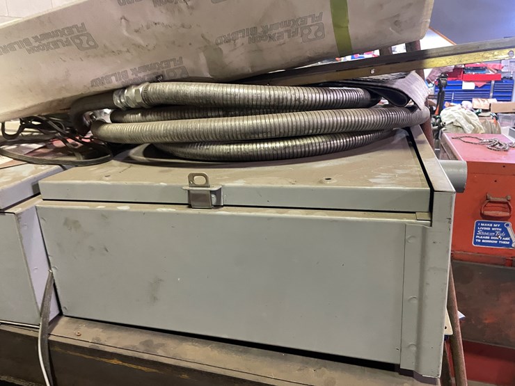 #7009-•-contents-on-top-of-oven-image-8