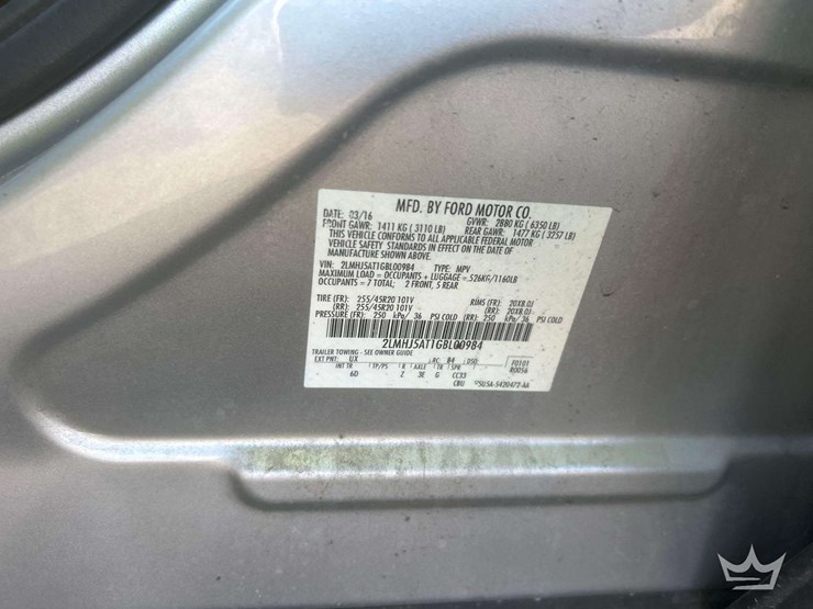 2016-lincoln-mkt-image-6