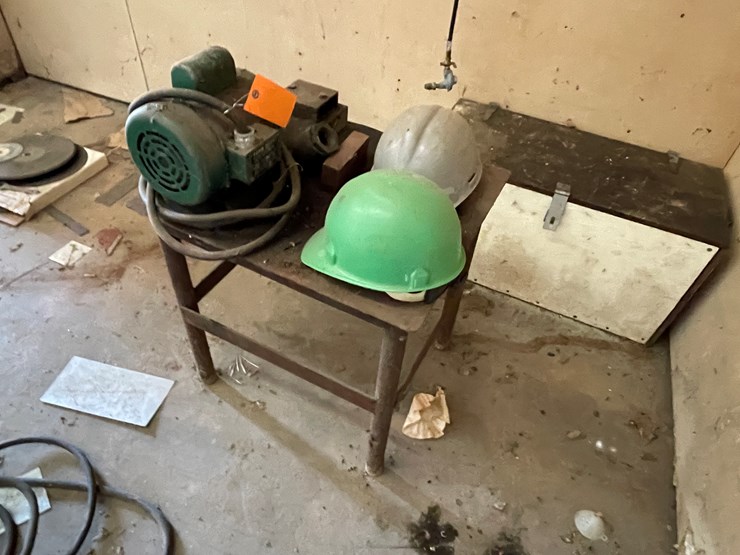 #5920-•-electric-motor-on-stand-image-6