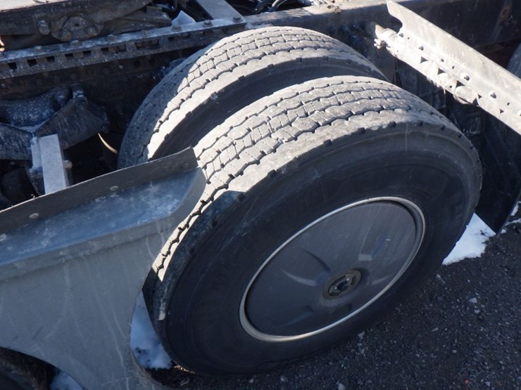 2019-freightliner-cascadia-126-image-7