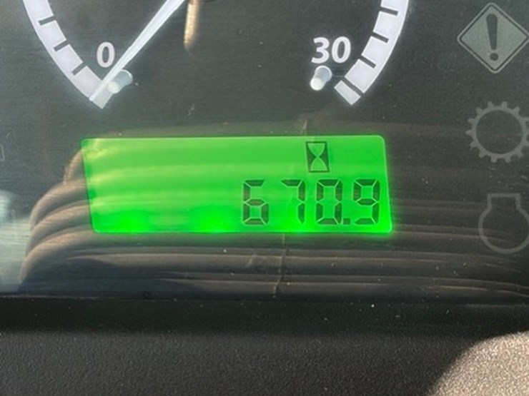 2019-john-deere-5075e-image-12