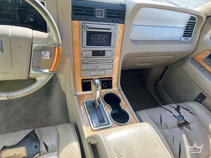 2008-lincoln-navigator-image-13