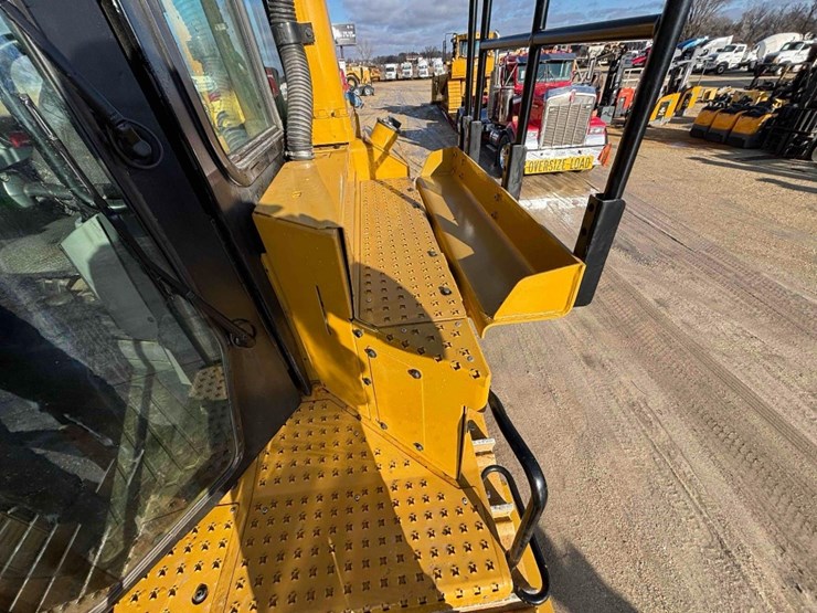 2019-caterpillar-d8t-image-37