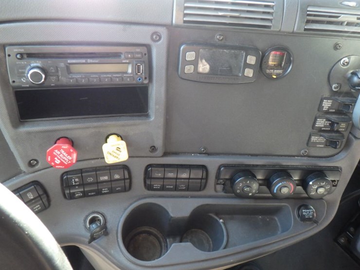 2017-freightliner-cascadia-125-image-20