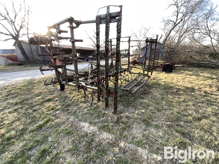 john-deere-chisel-plow-sweep-image-7