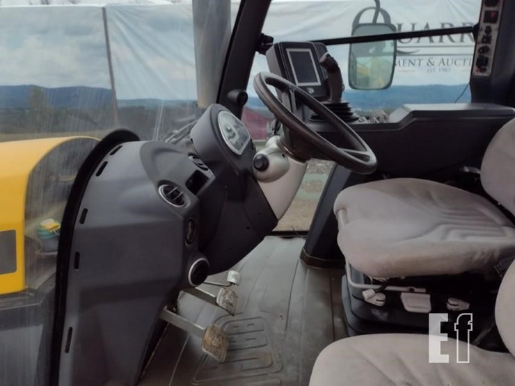 jcb-fastrac-8250-image-14