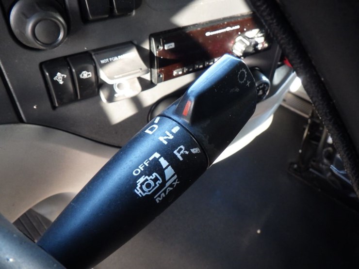 2019-peterbilt-579-image-19